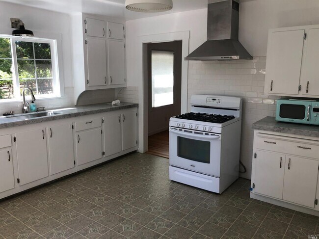 Foto del edificio - 7738 St Helena Hwy