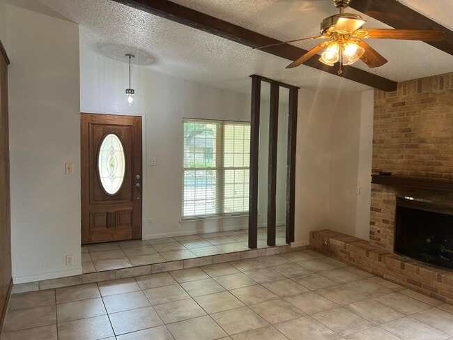 Building Photo - 2514 Redleaf Ln