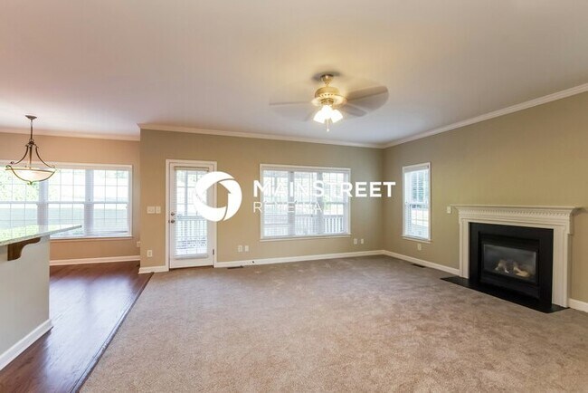 Foto del edificio - 4 Bedroom Pet-Friendly Home in Matthews, NC with Main Street Renewal