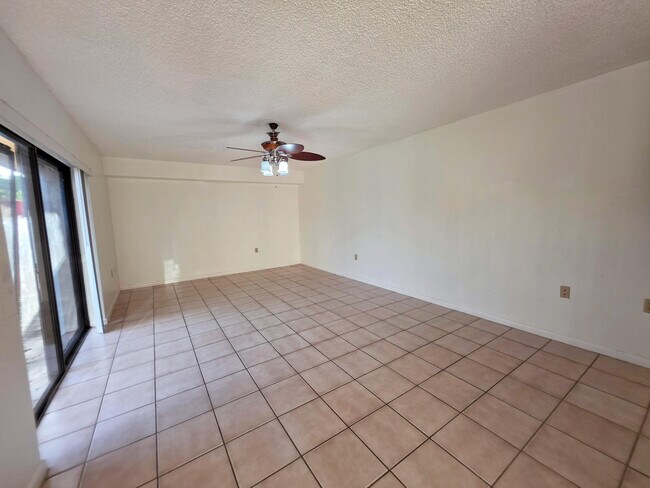 Foto del edificio - 832 Blue Ridge Cir