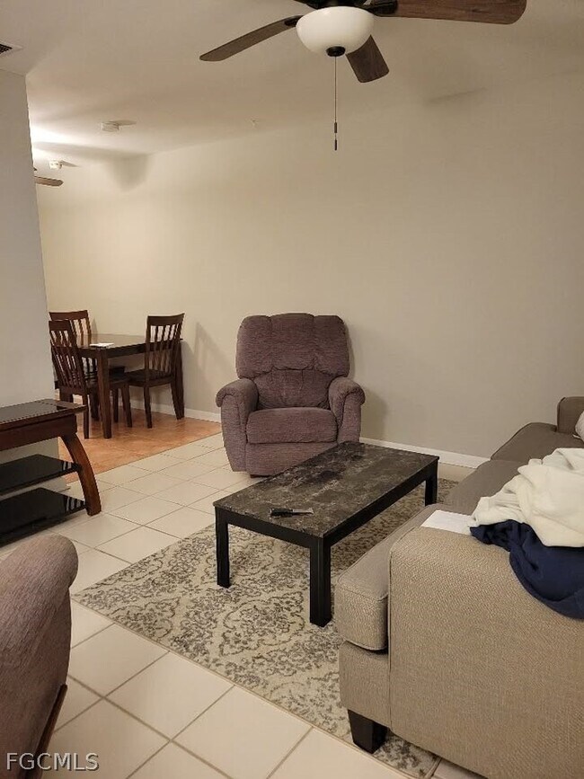 Foto del edificio - 221 Cape Coral Pkwy E