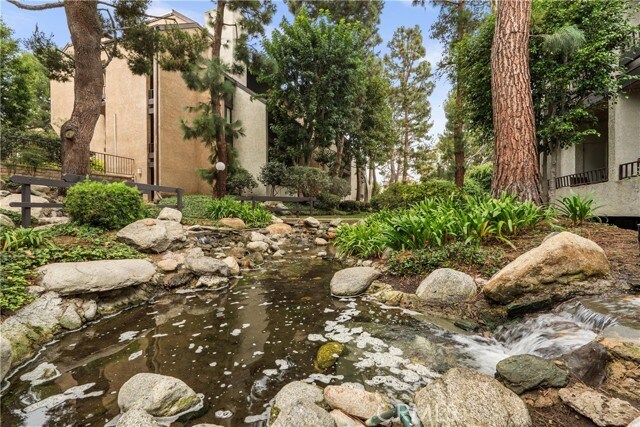 Foto del edificio - 8675 Falmouth Ave