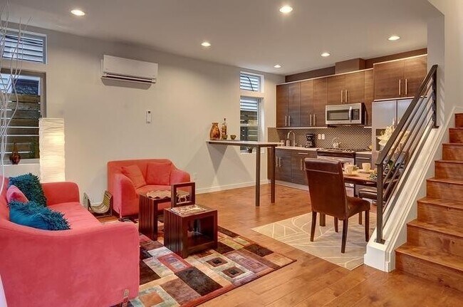 Foto del edificio - Central District Townhouse