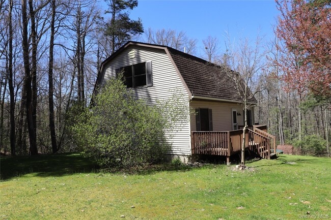 Foto del edificio - 45 Laurel Hollow Rd