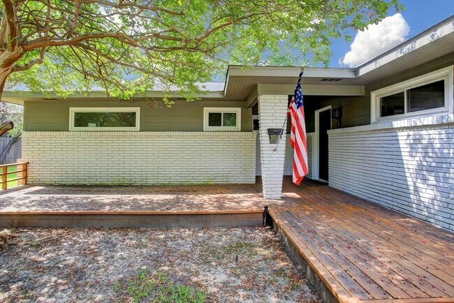 Foto del edificio - 4415 Merwin St