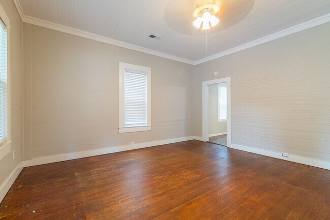 Building Photo - Charming Restored home in Bibb City