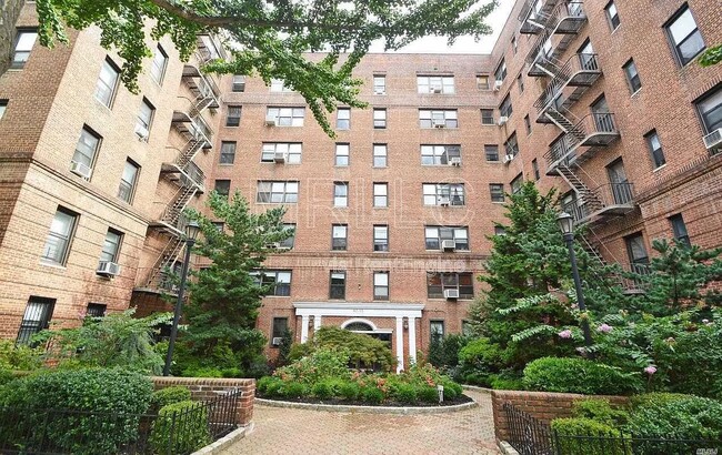 Building Photo - 6735 Yellowstone Blvd