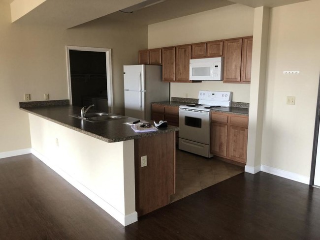 Building Photo - 1911 Cobblestone Lane Unit 118