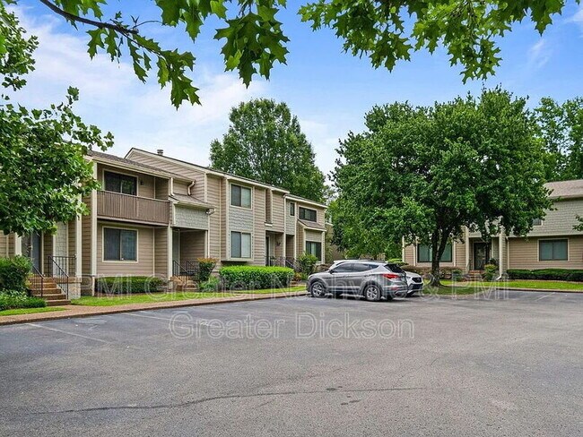 Foto del edificio - 717 Barlin Ct