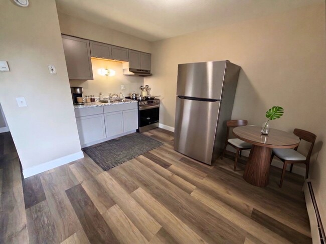Foto del edificio - 779 Anderson Ave