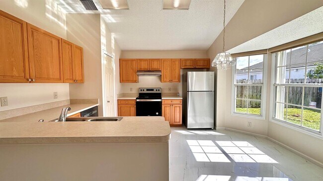 Building Photo - 2030 Normandy Cir