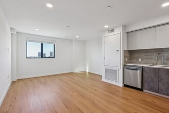 Building Photo - Clad LA