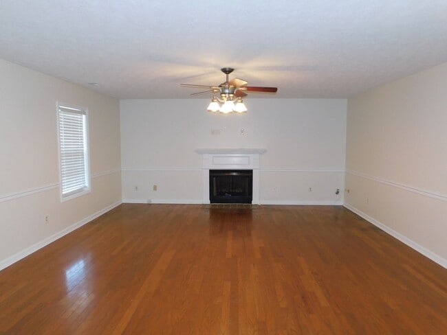 Building Photo - Great Family Home!