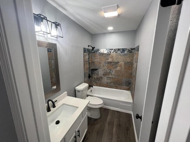 Building Photo - 14106 E 19th Pl S