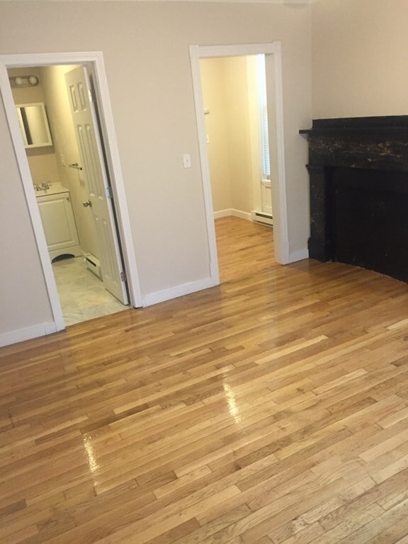 Building Photo - 506 E Broadway