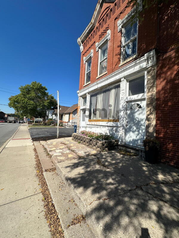 Building Photo - 509 E Commercial Ave