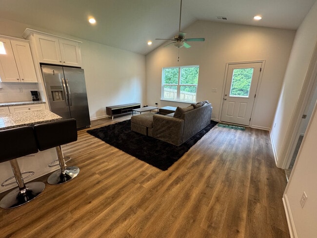 Building Photo - Room in Single Family Home on Oakwood Rd