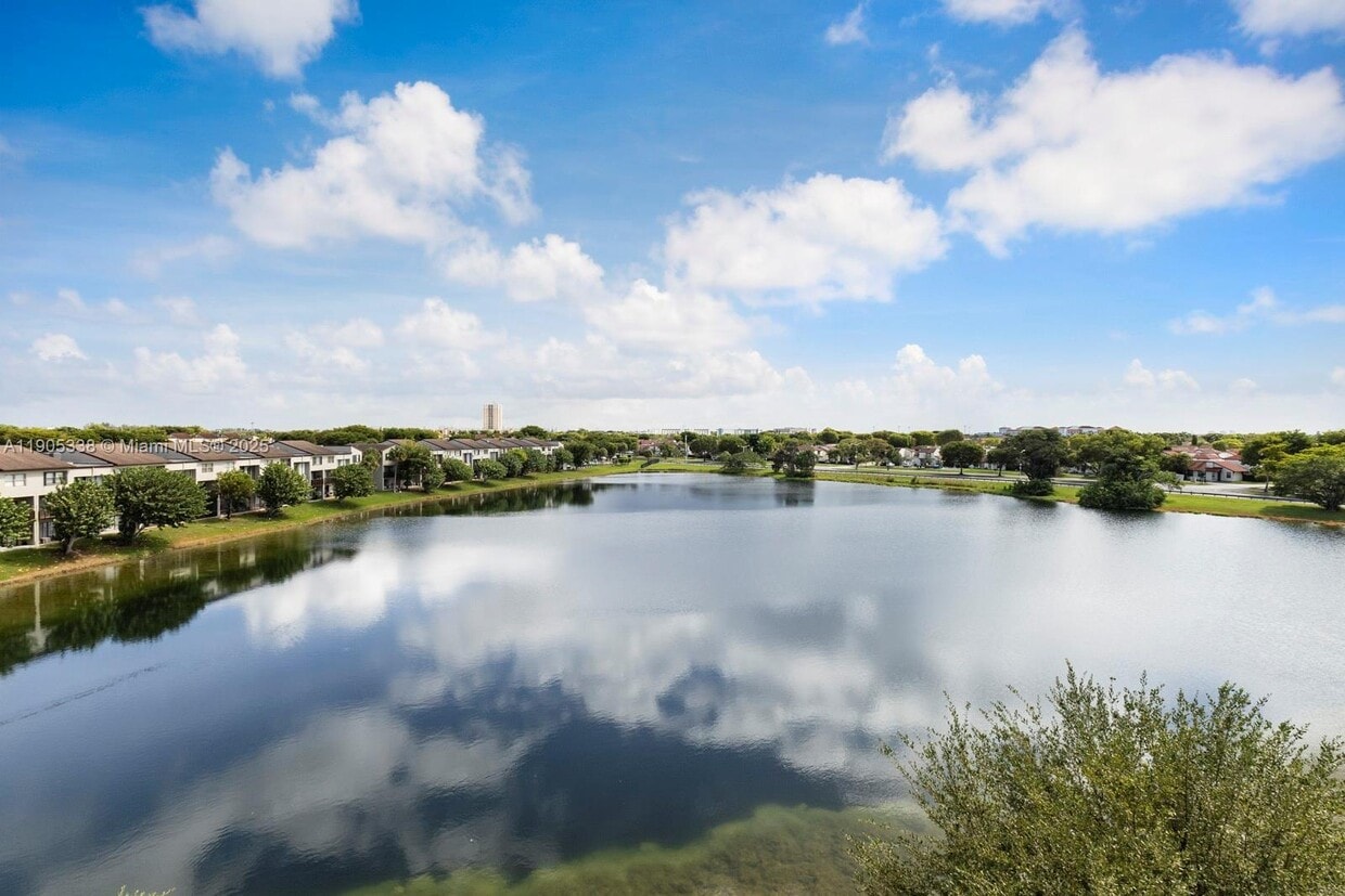 Foto principal - 10290 NW 9th St Cir