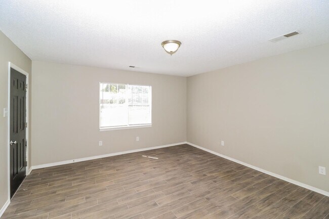 Building Photo - 484 Ferncliff Cove