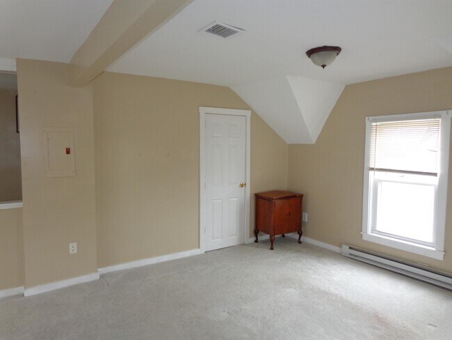 Building Photo - 376 Manchester St