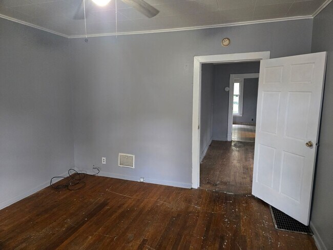 Building Photo - 807 Hawley Ave