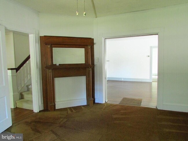 Building Photo - 611 E State St