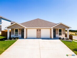 Building Photo - 102 Levi Ct