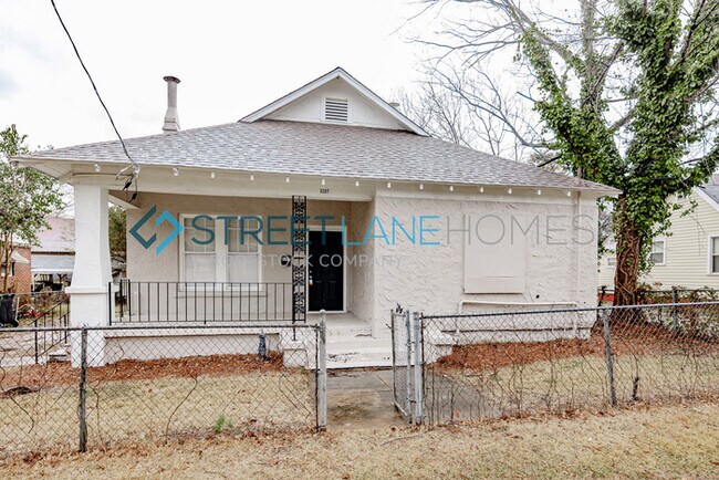 Building Photo - 250 Off First Full Month