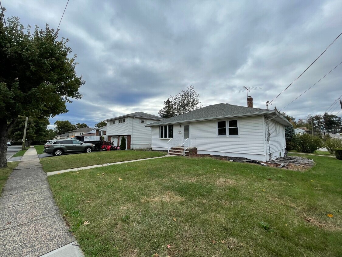 Primary Photo - 66 Kensington Ave