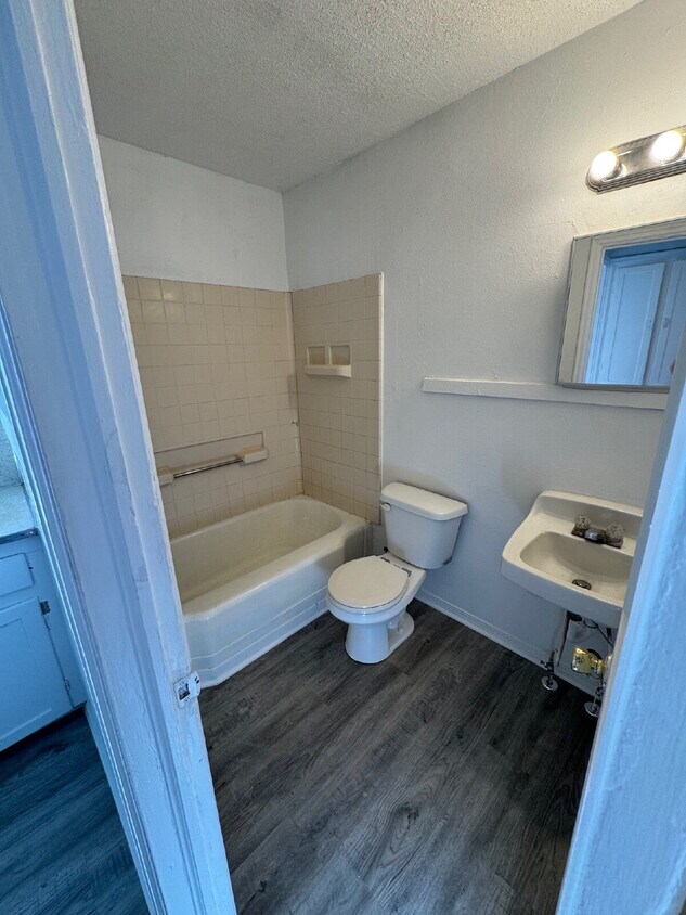 Foto del edificio - 828 S Water St