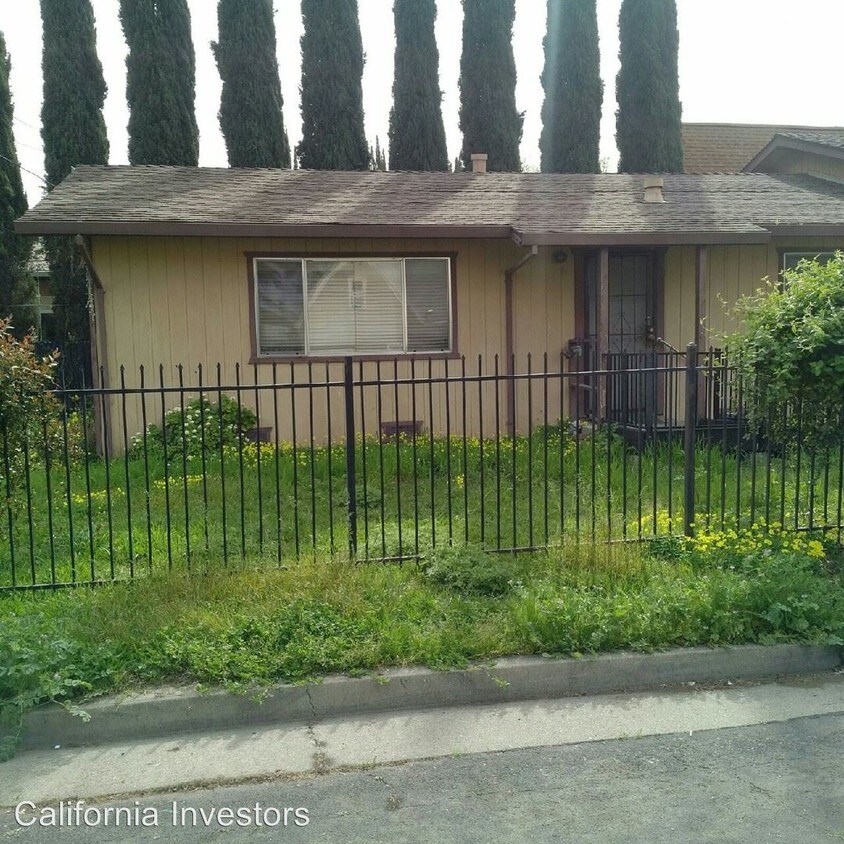 2 br, 1 bath House 901 Solano Street House Rental in West