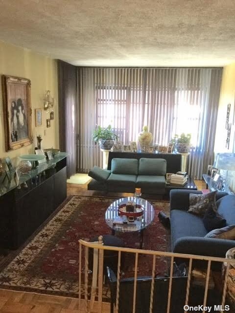 Foto del edificio - 98-50 63rd Dr