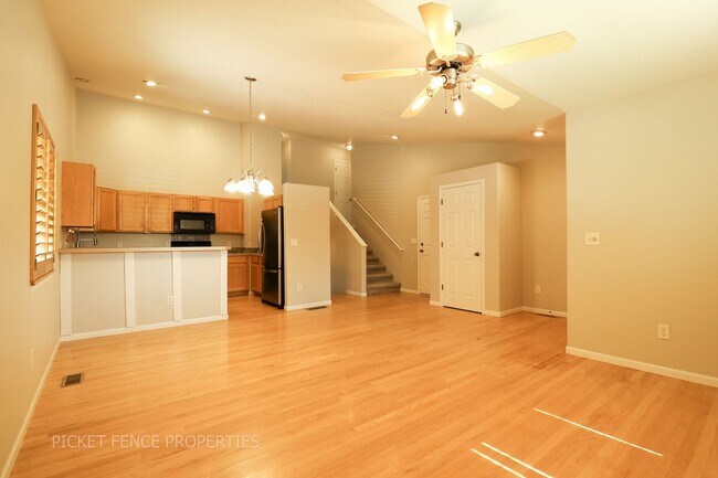 Foto del edificio - 4-Bedroom, 3-Bathroom Home in Windsor