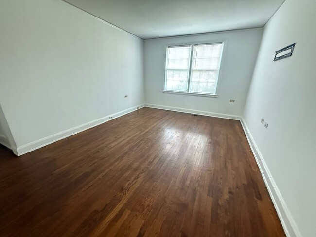 Foto del edificio - One bedroom Condo coming soon in Heathwood...