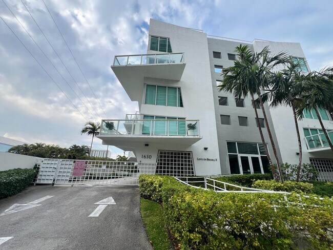Building Photo - 1650 Brickell Ave