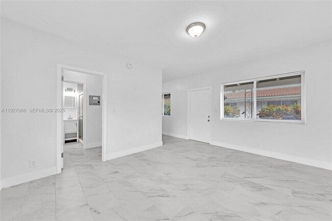 Foto del edificio - 1839 Funston St