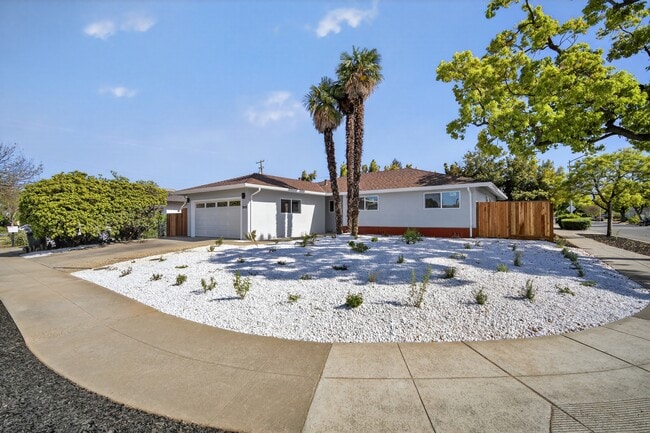 Building Photo - 7898 Fiesta Ln