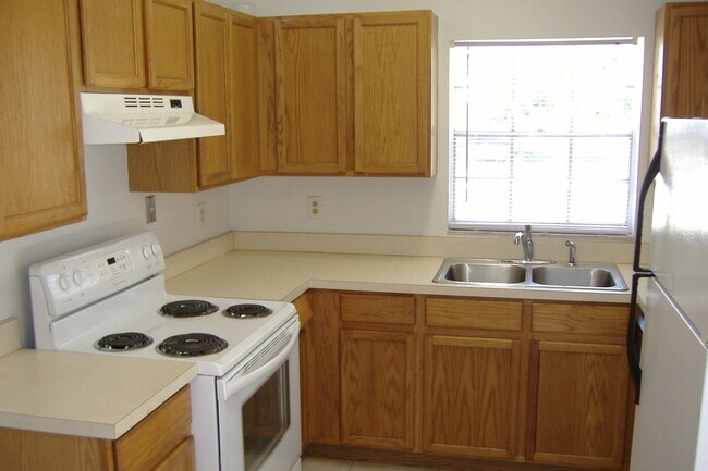 Foto del edificio - CUTE AFFORDABLE 2/2 DUPLEX off Michigan!