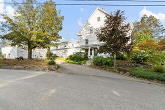 Building Photo - 32 Maple St