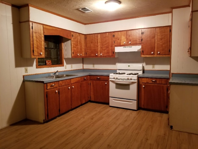 Building Photo - 90 Carol St