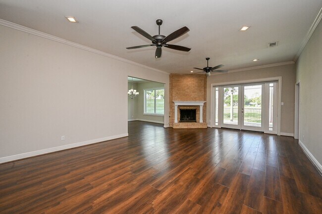 Foto del edificio - 414 Fox Briar Ln