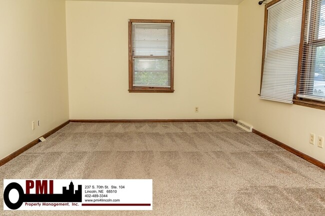 Building Photo - 2 Bedroom, 1 Bathroom House for Rent; Avai...