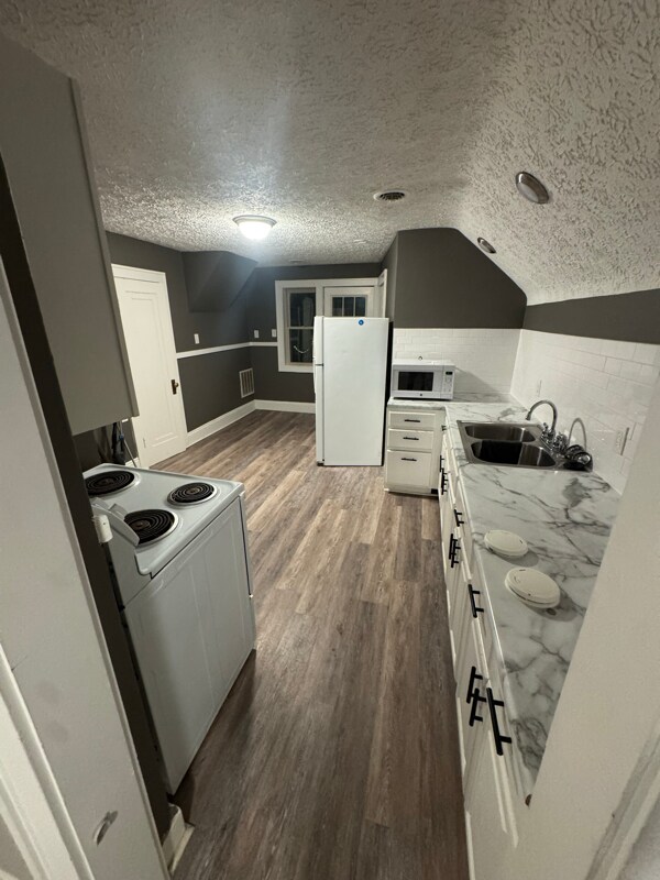 Foto del edificio - 5135 Stanley Ave