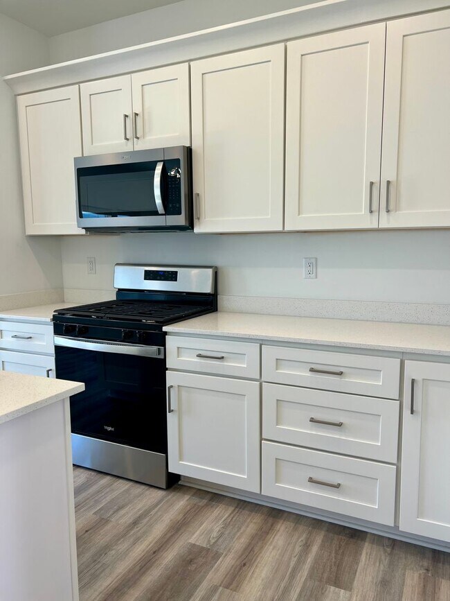 Building Photo - BONUS FOR QUICK MOVE-IN BRAND NEW TOWNHOME