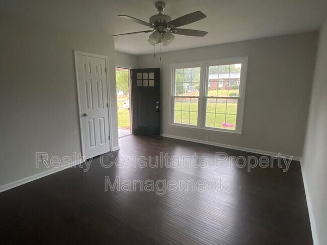 Building Photo - 3849 Pembrooke Rd NW