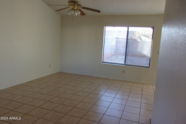 Building Photo - 415 Charles Dr