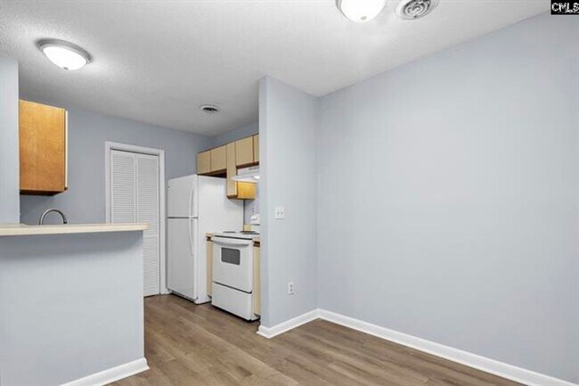 Building Photo - 1211 Metze Rd