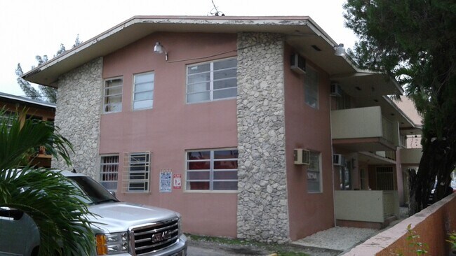 Building Photo - 1644 SW 2nd St