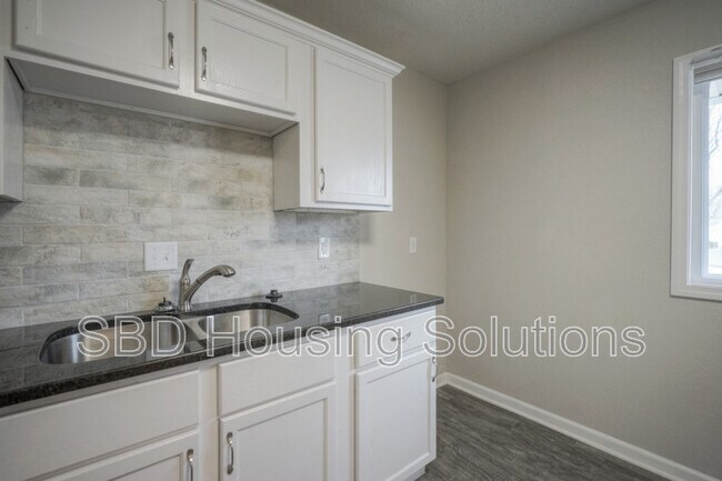 Foto del edificio - 7300 E 86th St
