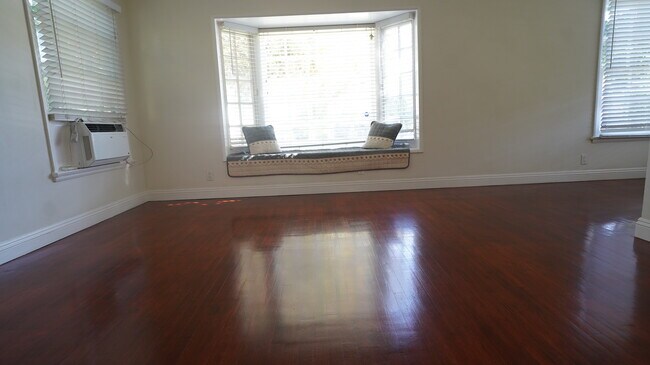 Building Photo - 5021 Cahuenga Blvd